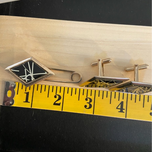 Vintage Cuff Links/Matching Loop Tie Pin/Extra Tie Pin Included - Picture 3 of 8